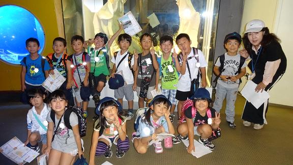 遠足　女子小学生 